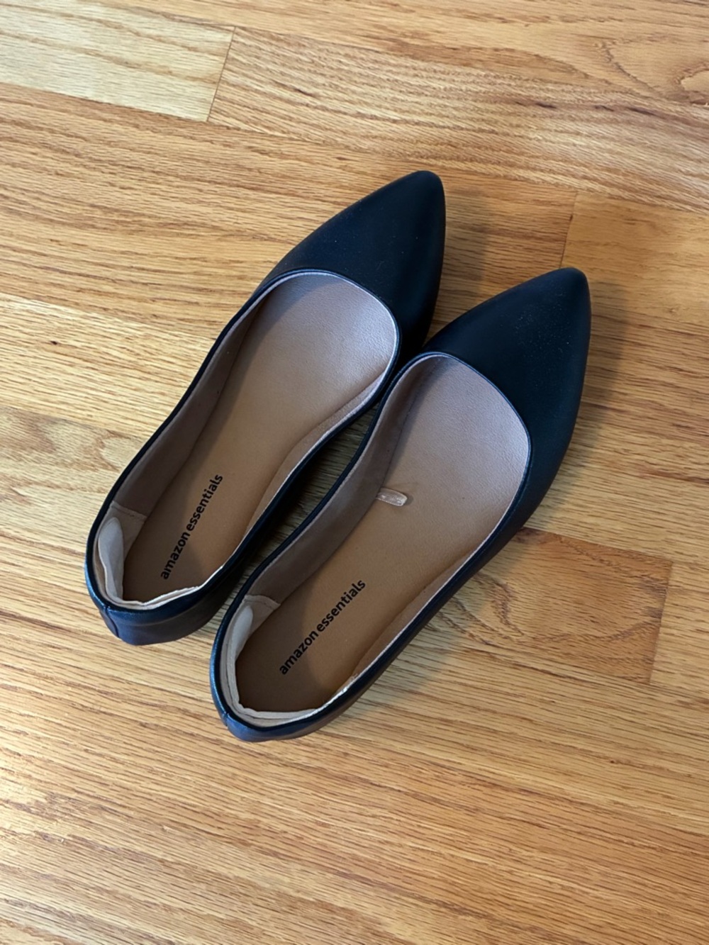 Amazon Essentials Women's Pointed Toe Black Flats size 7